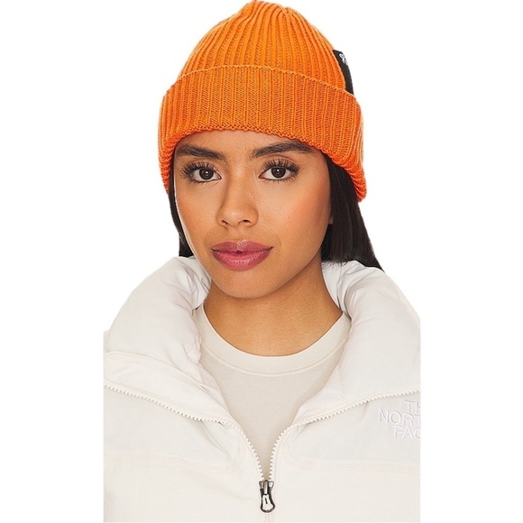 ON NWT Studio Beanie in Flame - Picture 1 of 4